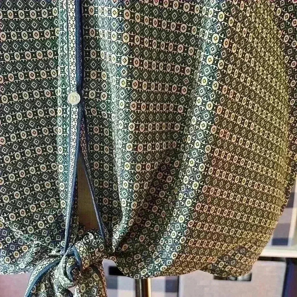 NWT Max Studio Women’s plus size crepe tie front blouse. Size 1 X - Picture 2 of 11